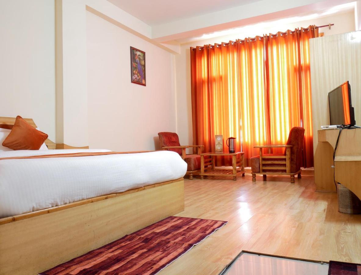 New Ambika International Hotel Manali  Bagian luar foto