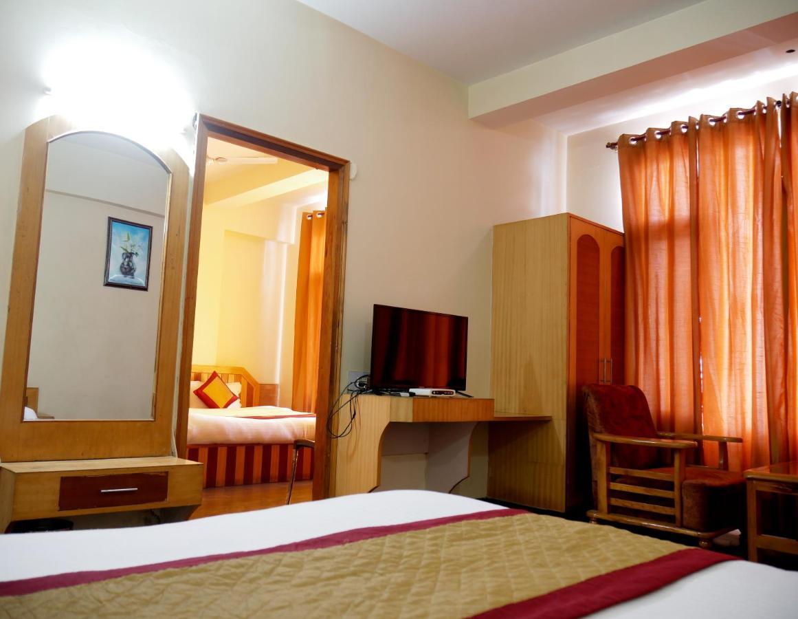 New Ambika International Hotel Manali  Bagian luar foto