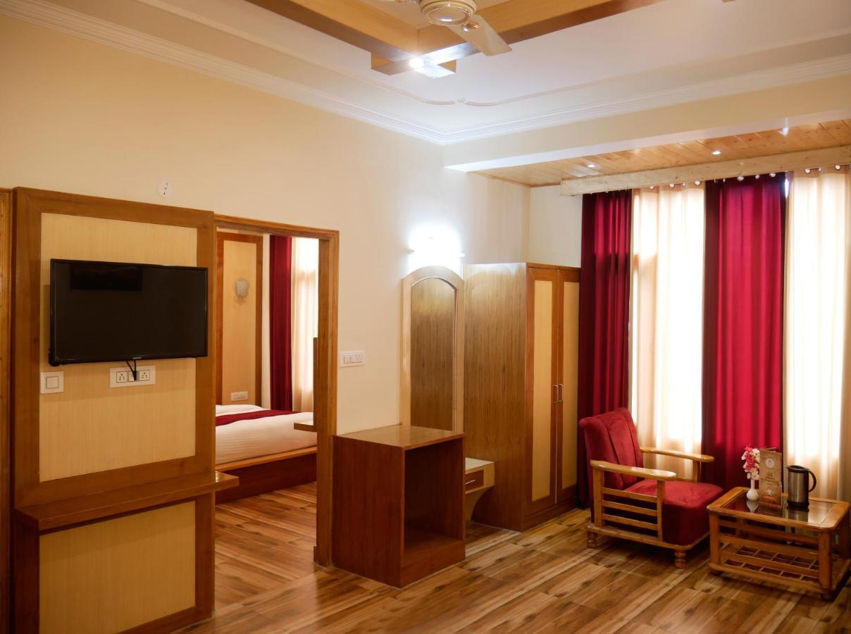 New Ambika International Hotel Manali  Bagian luar foto