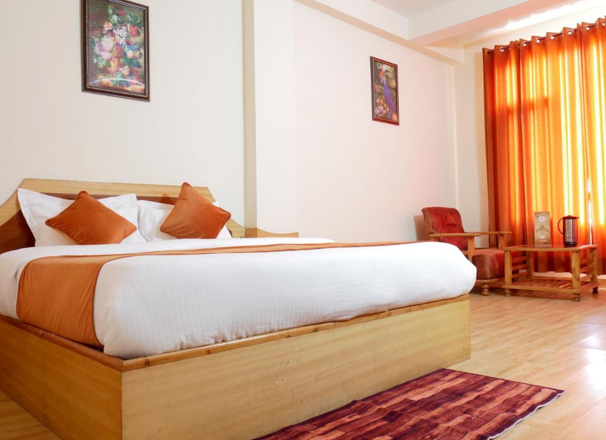 New Ambika International Hotel Manali  Bagian luar foto