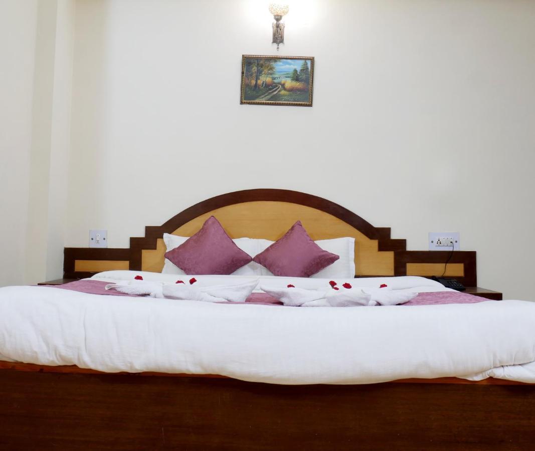 New Ambika International Hotel Manali  Bagian luar foto