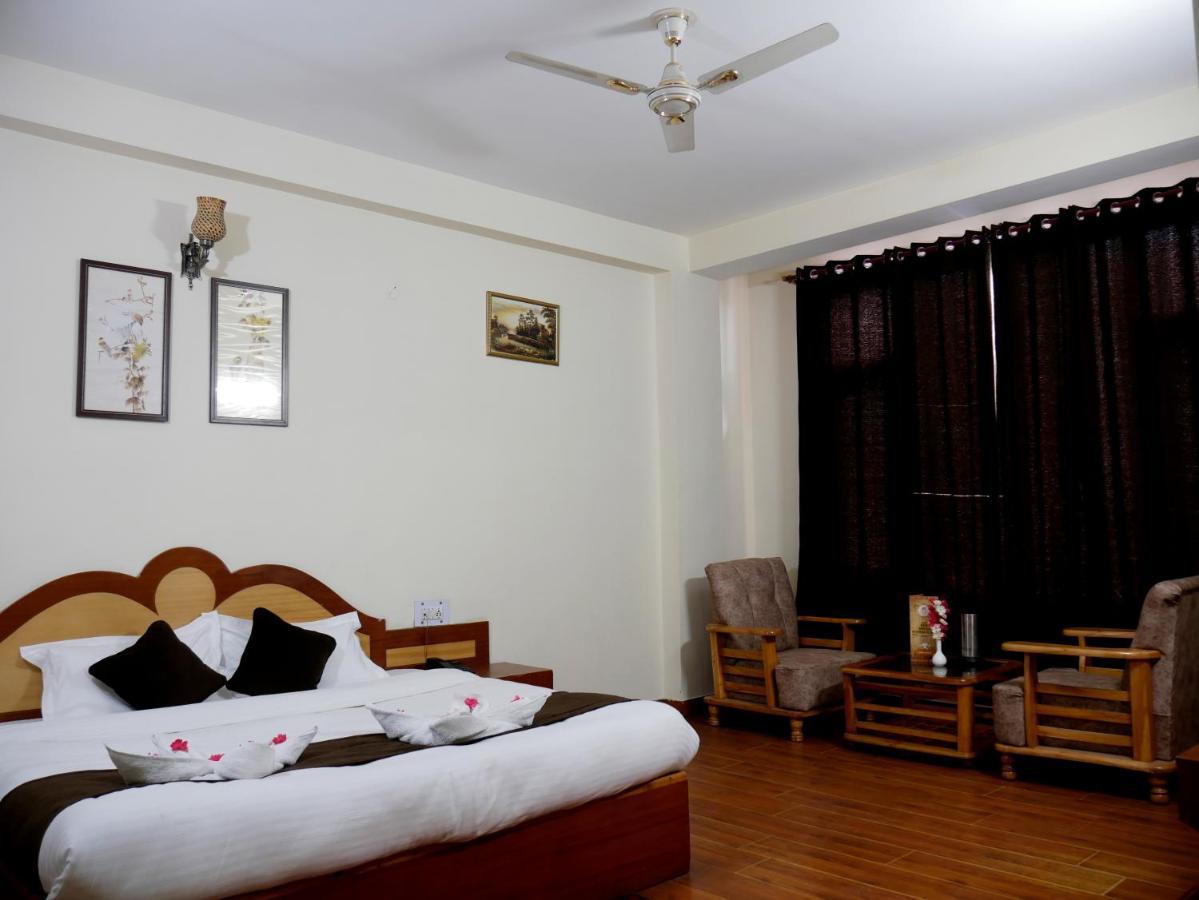 New Ambika International Hotel Manali  Bagian luar foto