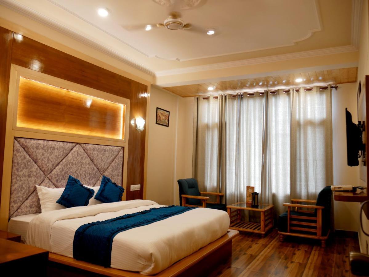 New Ambika International Hotel Manali  Bagian luar foto