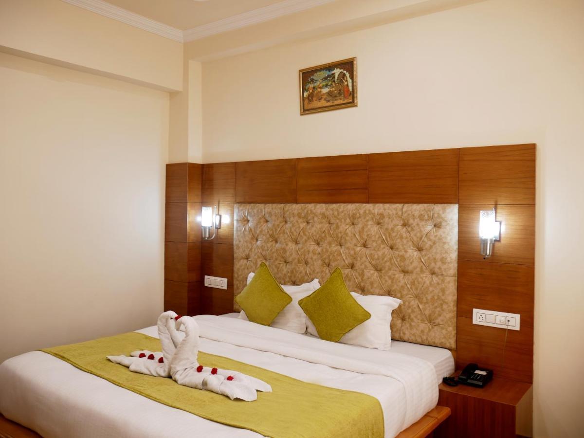 New Ambika International Hotel Manali  Bagian luar foto