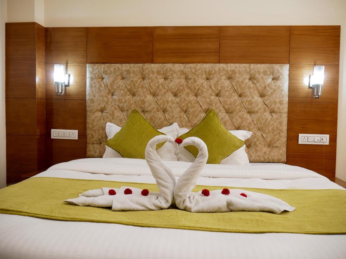 New Ambika International Hotel Manali  Bagian luar foto