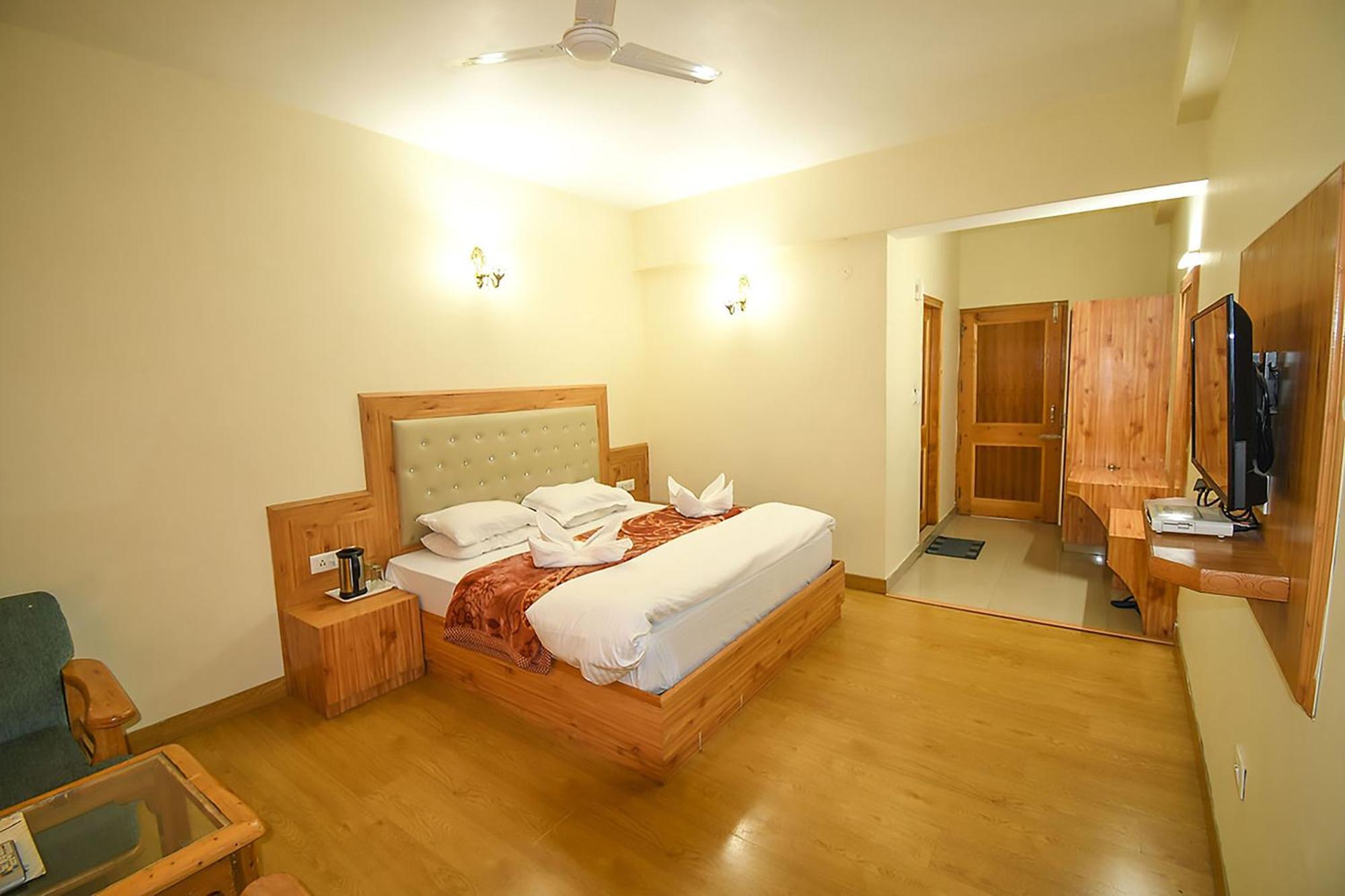 New Ambika International Hotel Manali  Bagian luar foto