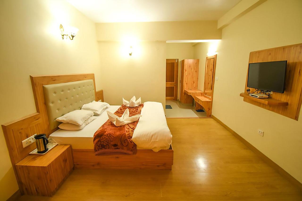 New Ambika International Hotel Manali  Bagian luar foto