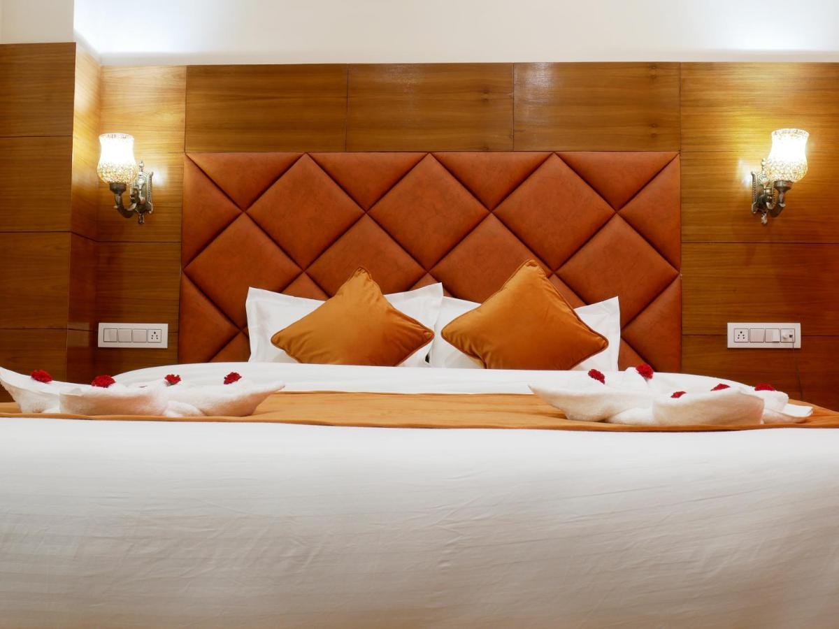New Ambika International Hotel Manali  Bagian luar foto