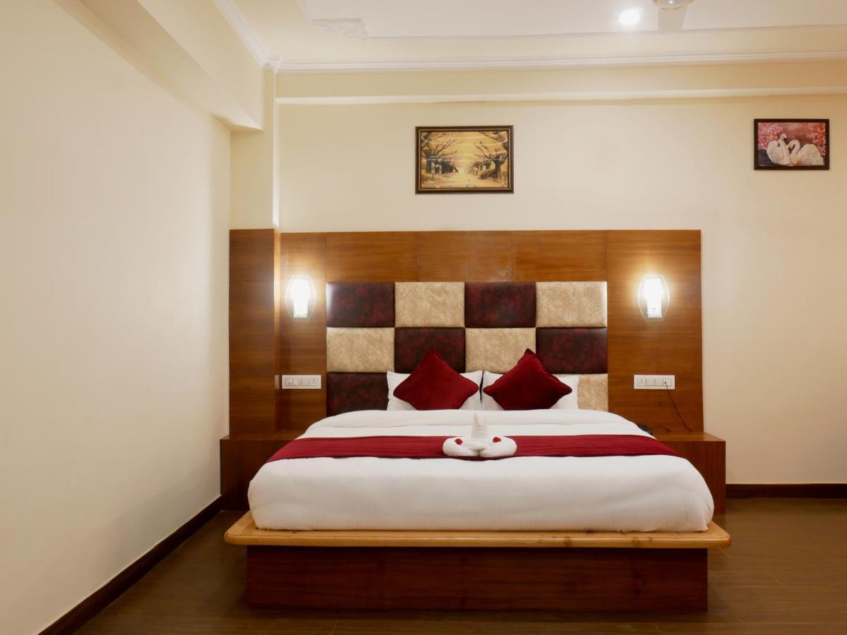 New Ambika International Hotel Manali  Bagian luar foto