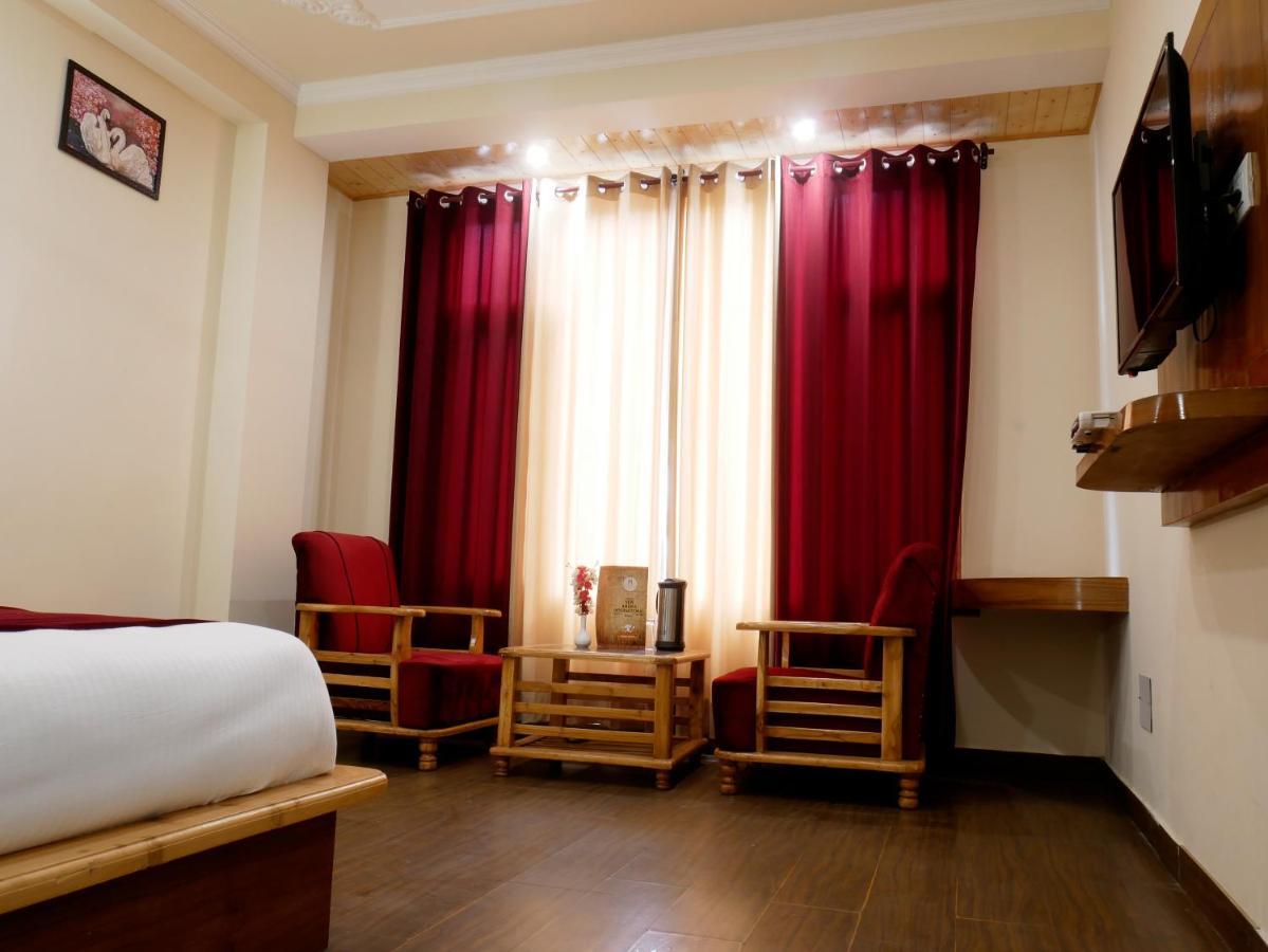 New Ambika International Hotel Manali  Bagian luar foto