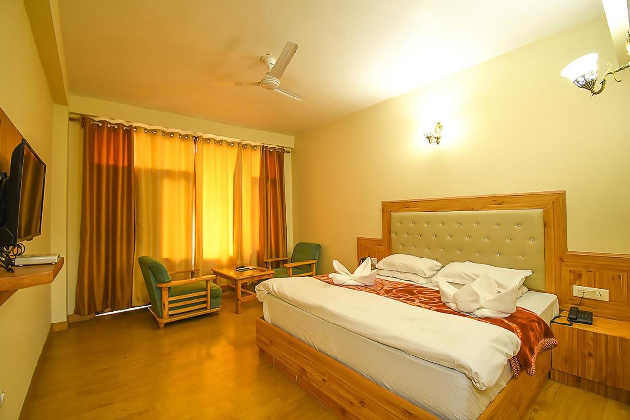New Ambika International Hotel Manali  Bagian luar foto