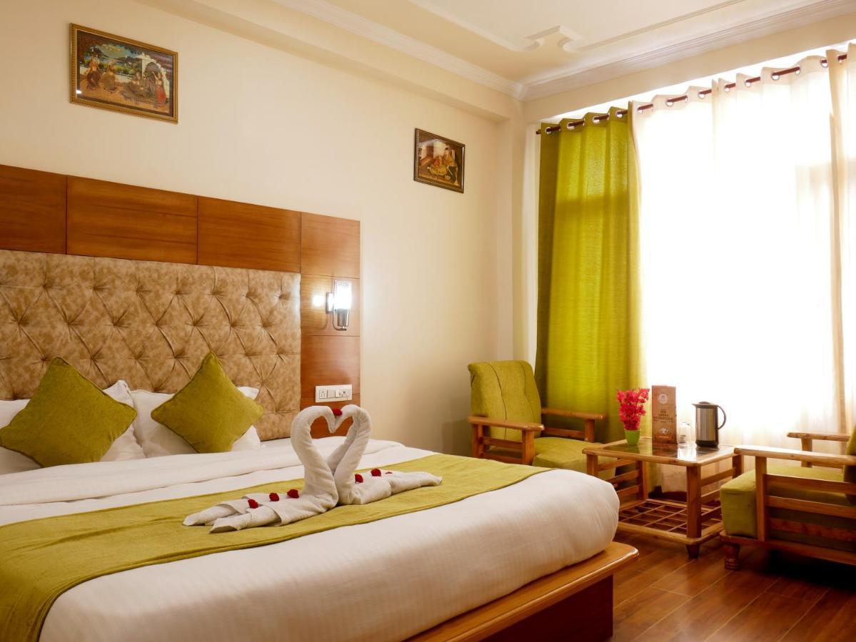 New Ambika International Hotel Manali  Bagian luar foto