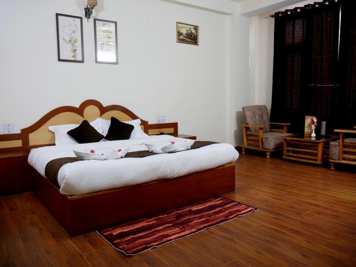 New Ambika International Hotel Manali  Bagian luar foto