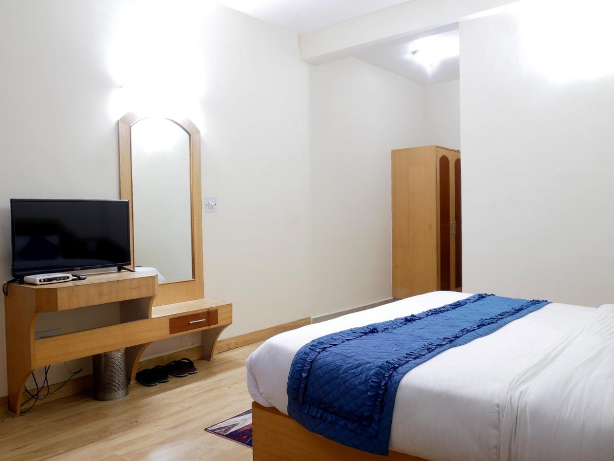 New Ambika International Hotel Manali  Bagian luar foto